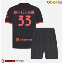 Otroške Nogometnih dresov AC Milan Davide Bartesaghi #33 Tretji 2026-27 Kratki rokavi (+ hlače)